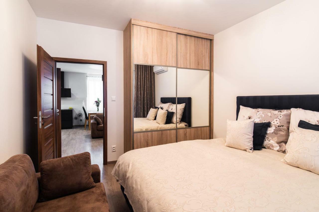 Newly Renovated, Full Equipped And Quiet Apartment Trnava Buitenkant foto